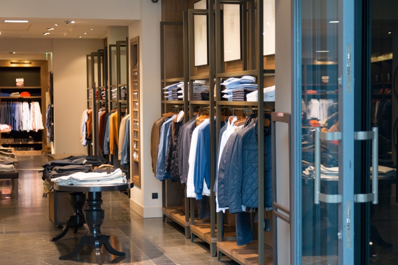 vente-STE ANASTASIE SUR ISSOLE-min_shop_clothes_clothing_shopping_mall_shopping_kielce_crown_poland-862477